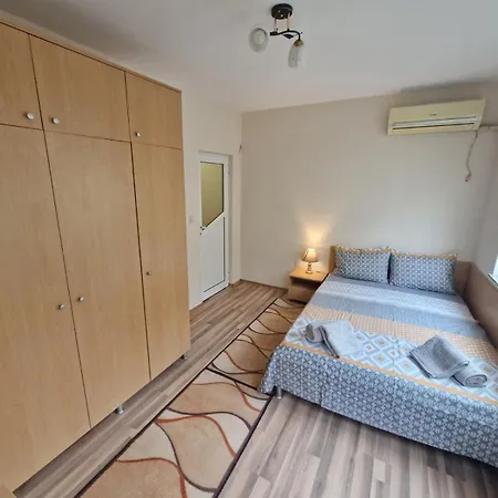 Apartamento Lazur Sea Garden 2 *